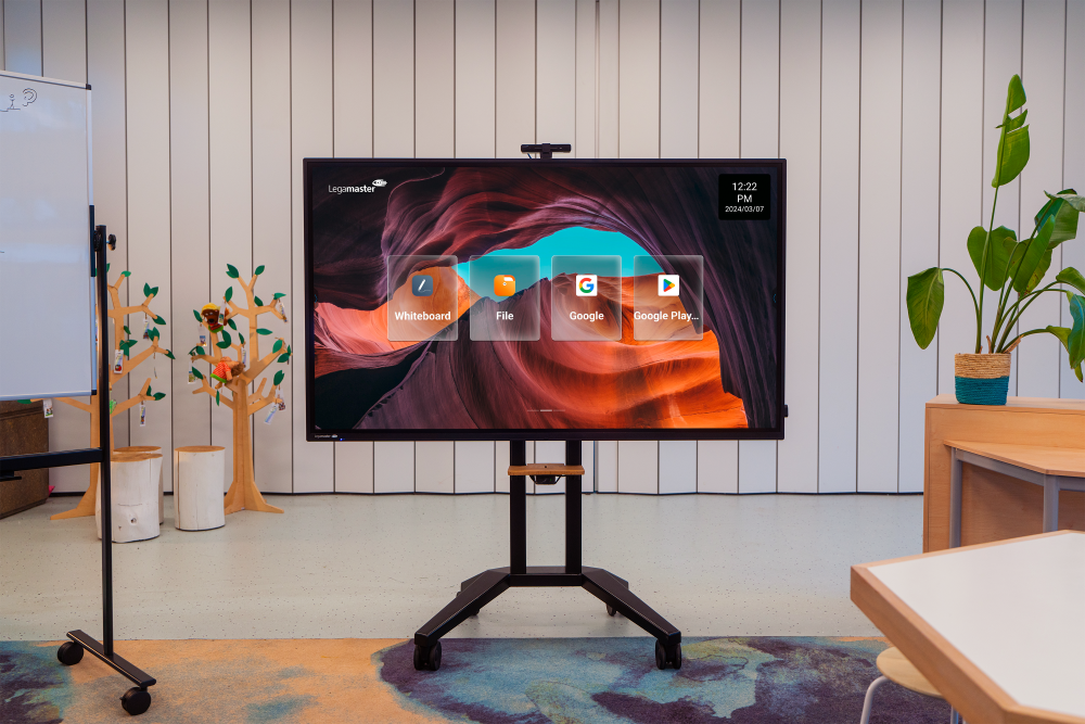 EXPLORE 2 Touch Monitor 65"